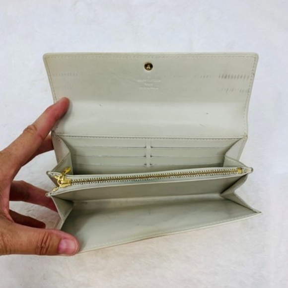 Authentic preowned Louis Vuitton wallet - Picture 4 of 11